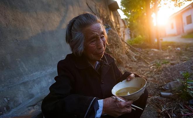 雷竞技RAYBET前夫寄来一箱梨我转手丢给保洁保洁打开一看急忙家政退还(图15)