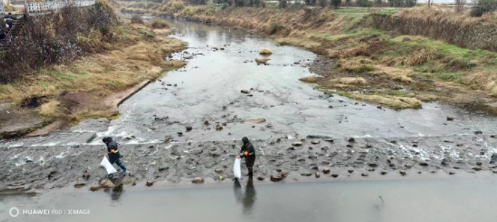 家政冬季河道保洁不“松劲”无惧风raybet雷竞技app雪护清流(图5)